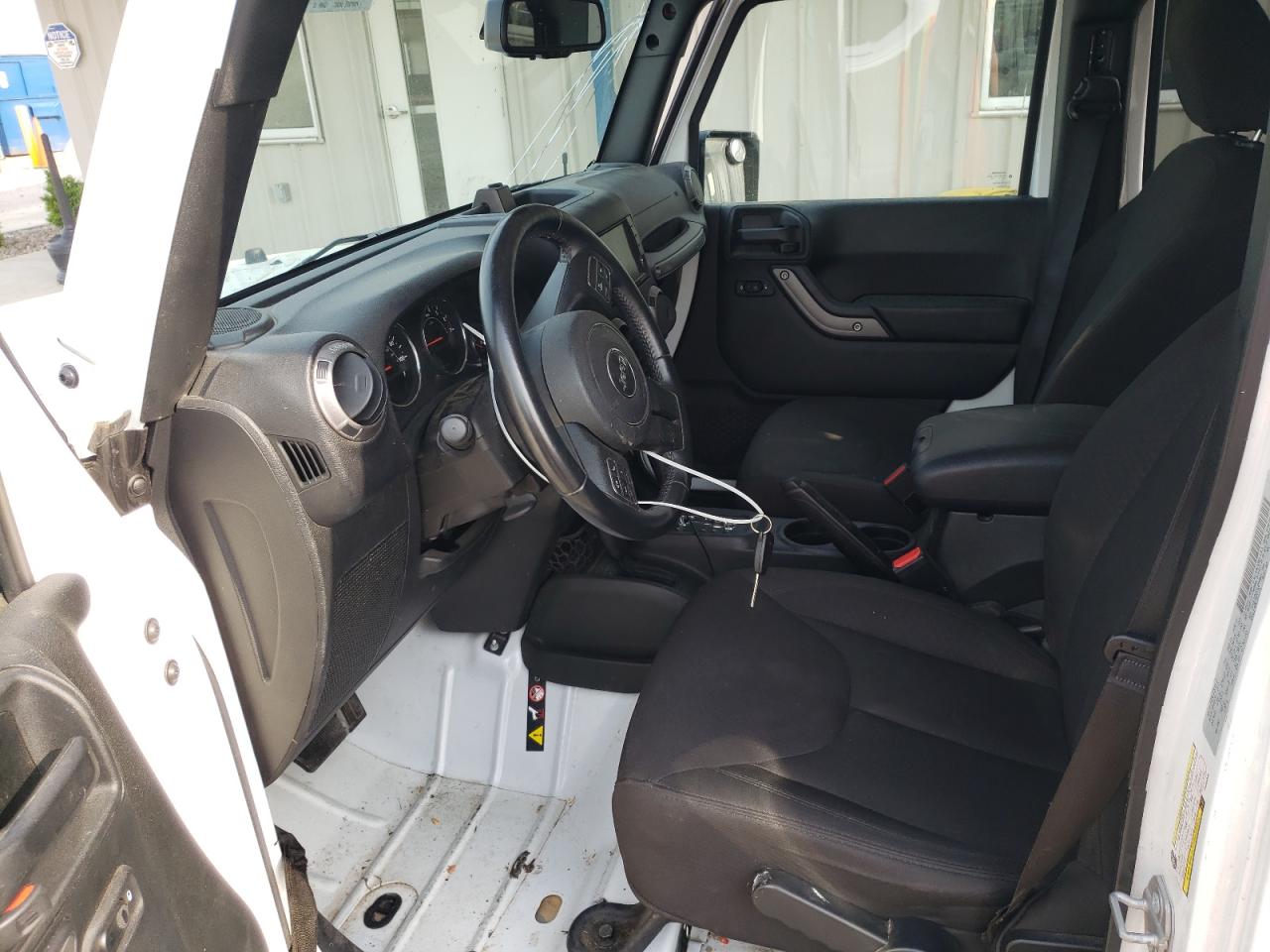 Photo 5 from auction – 2017 JEEP WRANGLER U with VIN 1C4BJWDGXHL654949