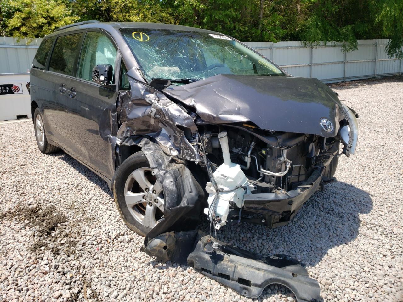 TOYOTA SIENNA LE 2012 مع رقم تعريف المركبة 5TDKK3DC0CS224816 - صورة من المزاد