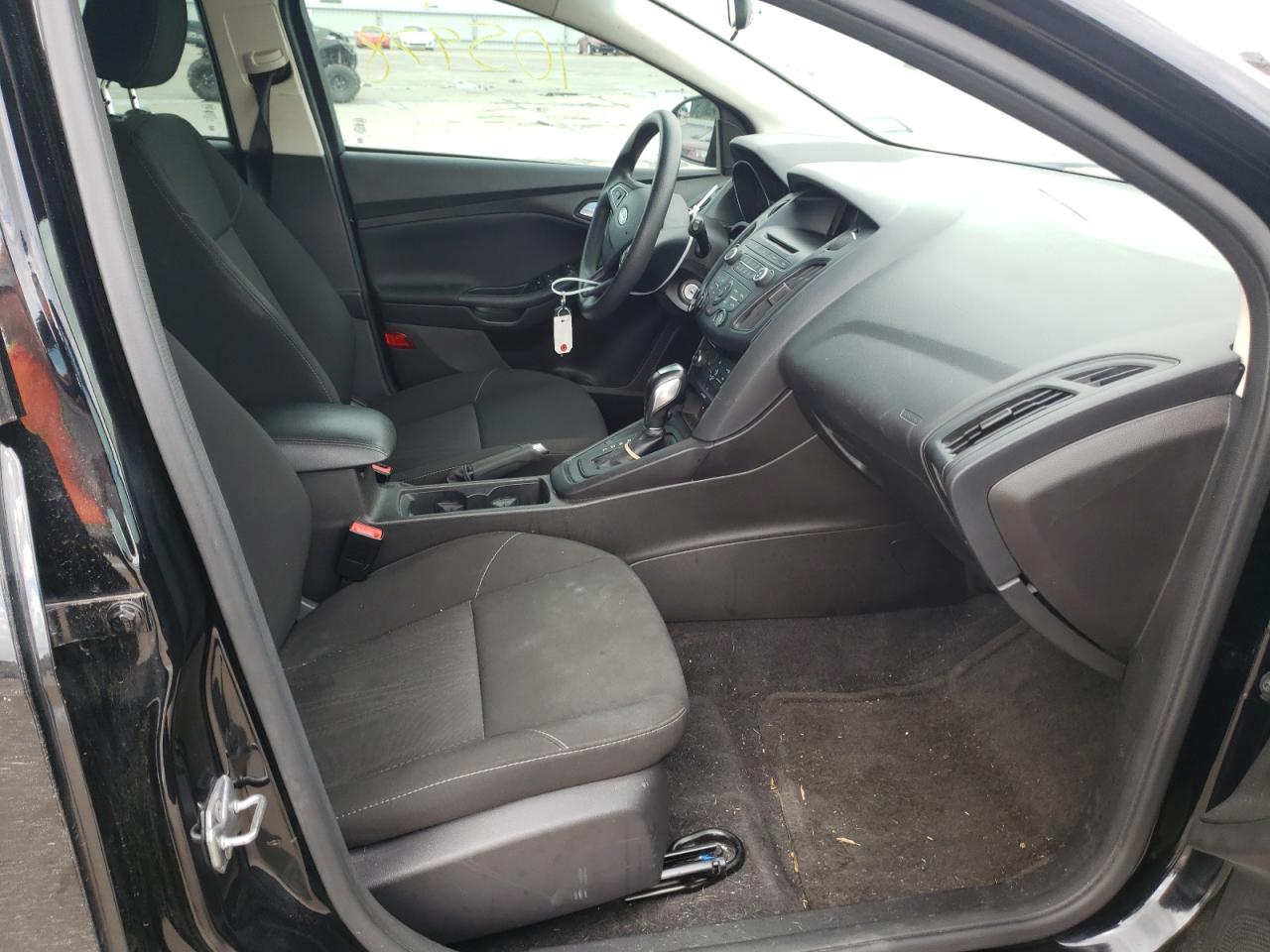 Photo 5 from auction – 2016 FORD FOCUS SE with VIN 1FADP3K21GL244767