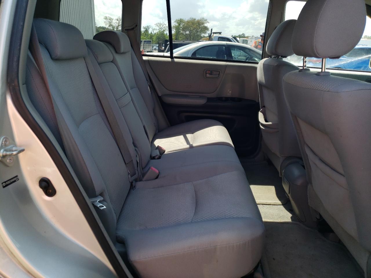 Photo 6 from auction – 2004 TOYOTA HIGHLANDER with VIN JTEGD21A940086514
