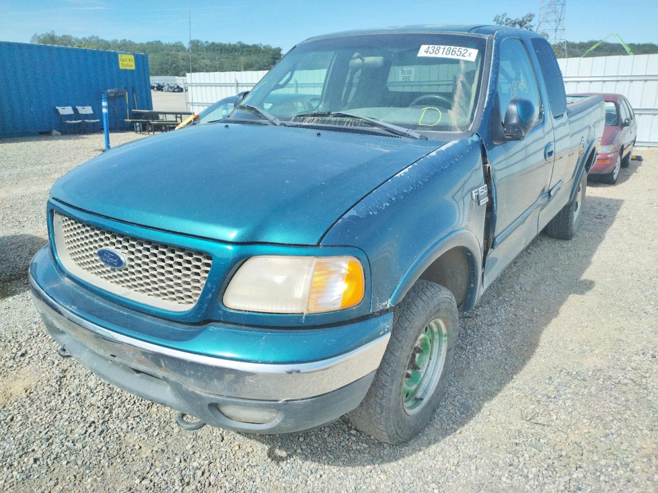 Photo 2 from auction – 2000 FORD F150 with VIN 2FTRX18L5YCB11607
