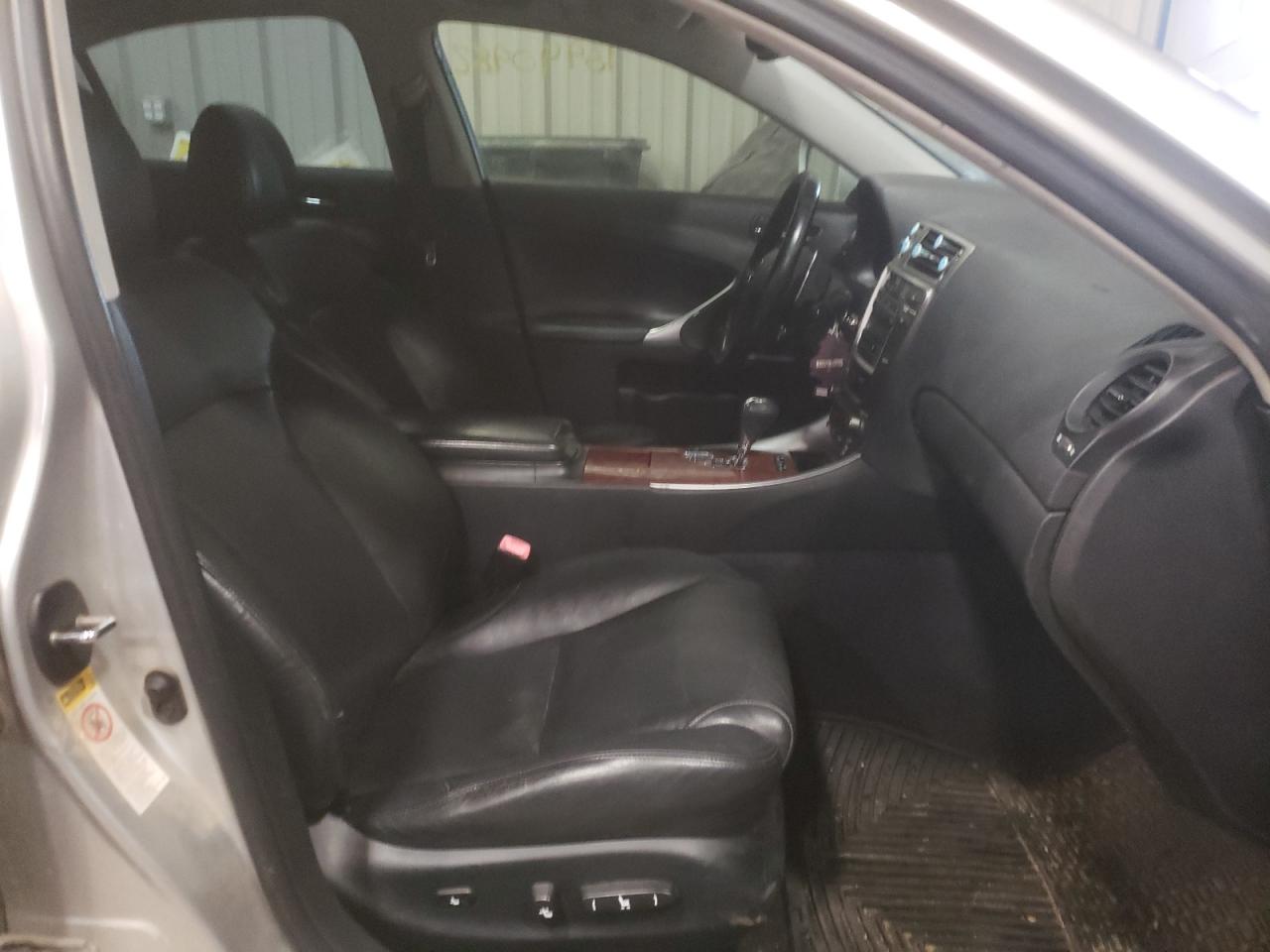 Photo 5 from auction – 2007 LEXUS IS 250 with VIN JTHCK262272010926