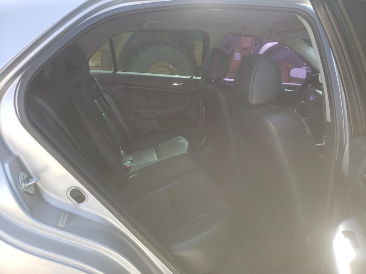 Photo 6 from auction – 2005 HONDA ACCORD EX with VIN JHMCM56825C003353