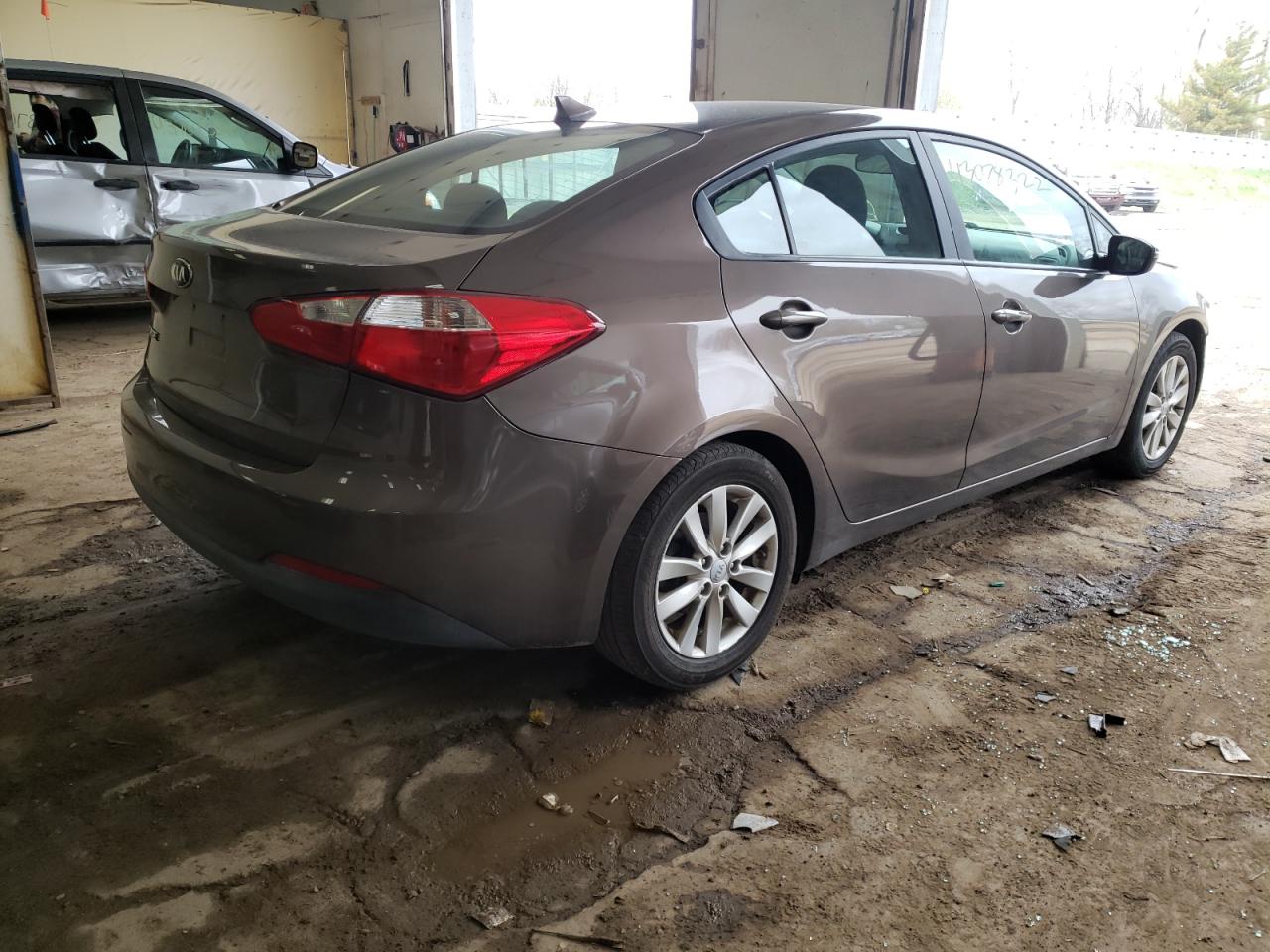 Photo 4 from auction – 2015 KIA FORTE LX with VIN KNAFX4A66F5356395