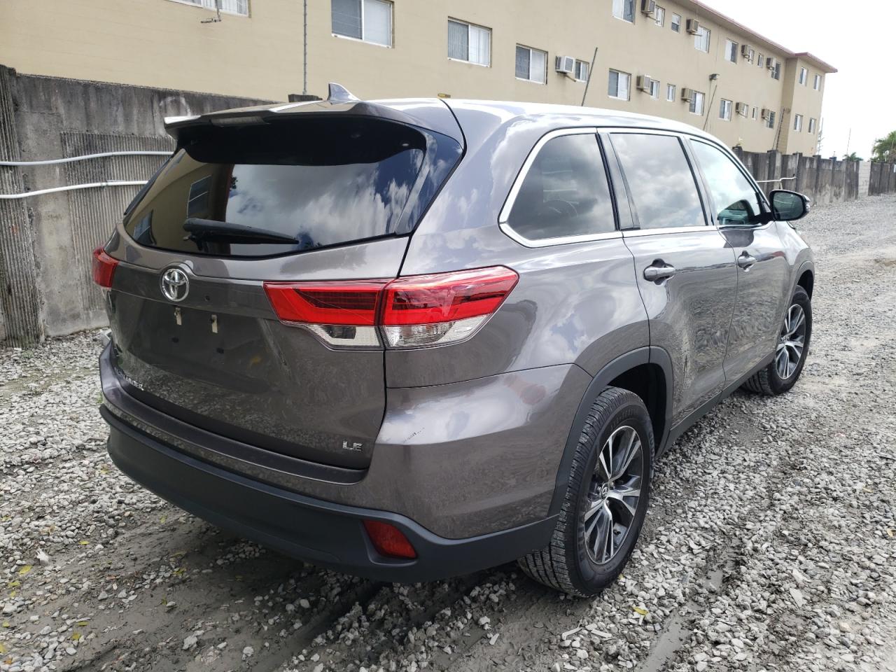 Foto 4 de la subasta – 2019 TOYOTA HIGHLANDER con VIN 5TDZZRFH5KS360802