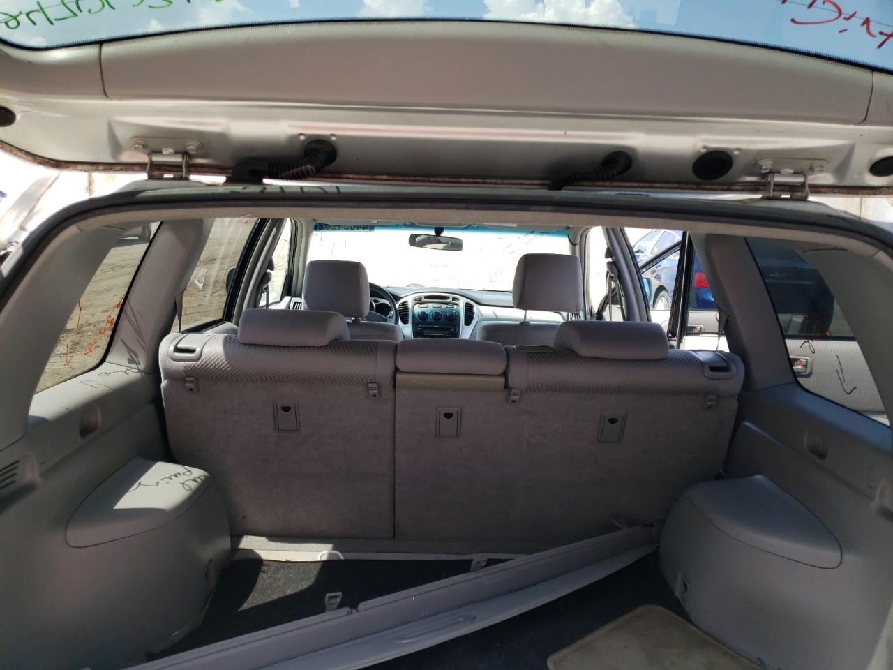 Photo 9 from auction – 2004 TOYOTA HIGHLANDER with VIN JTEGD21A940086514