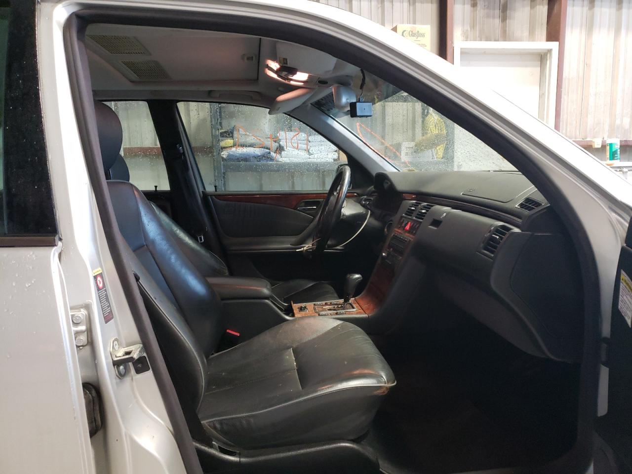 Photo 5 from auction – 2001 MERCEDES-BENZ E 320 4MAT with VIN WDBJF82J11X060027