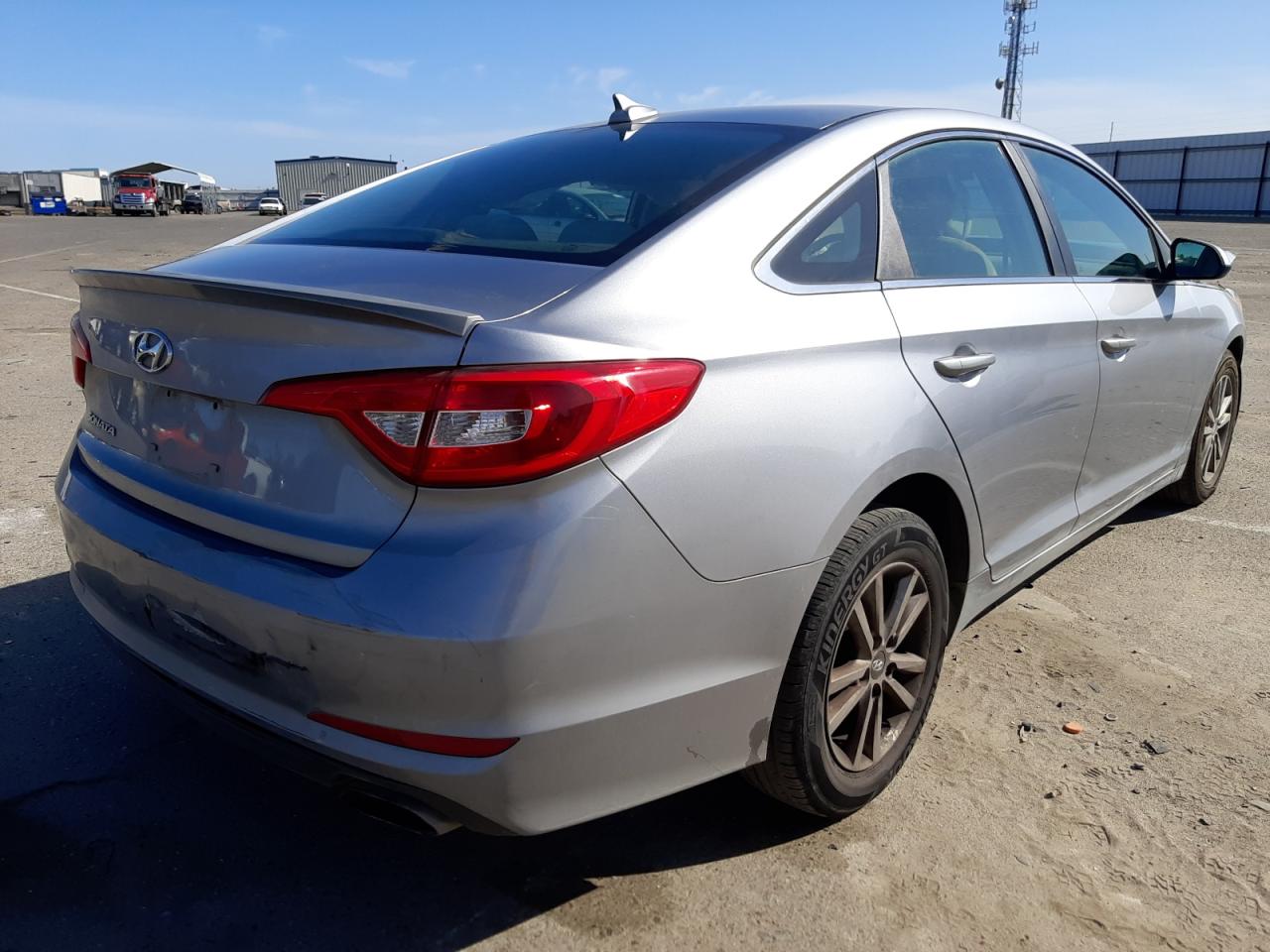Photo 4 from auction – 2015 HYUNDAI SONATA SE with VIN 5NPE24AF4FH059249