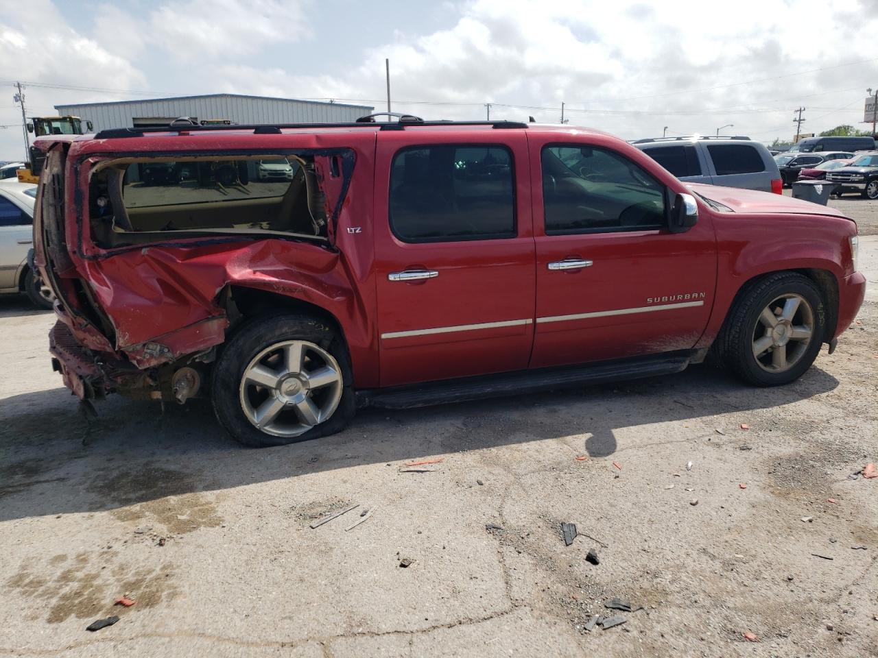 Photo 4 from auction – 2013 CHEVROLET SUBURBAN with VIN 1GNSCKE01DR244575