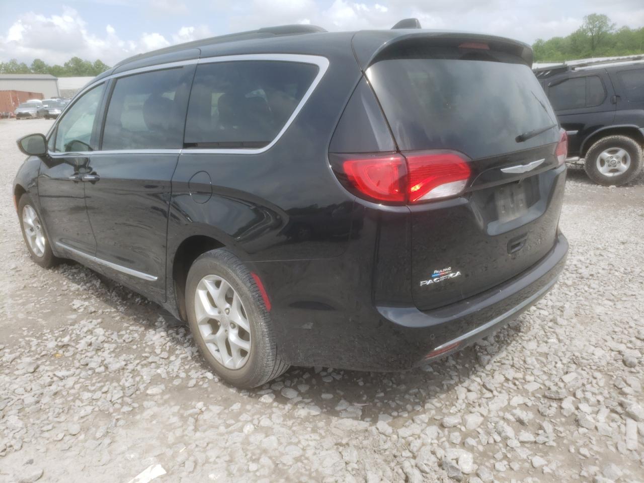 Photo 3 from auction – 2017 CHRYSLER PACIFICA T with VIN 2C4RC1BG4HR520721