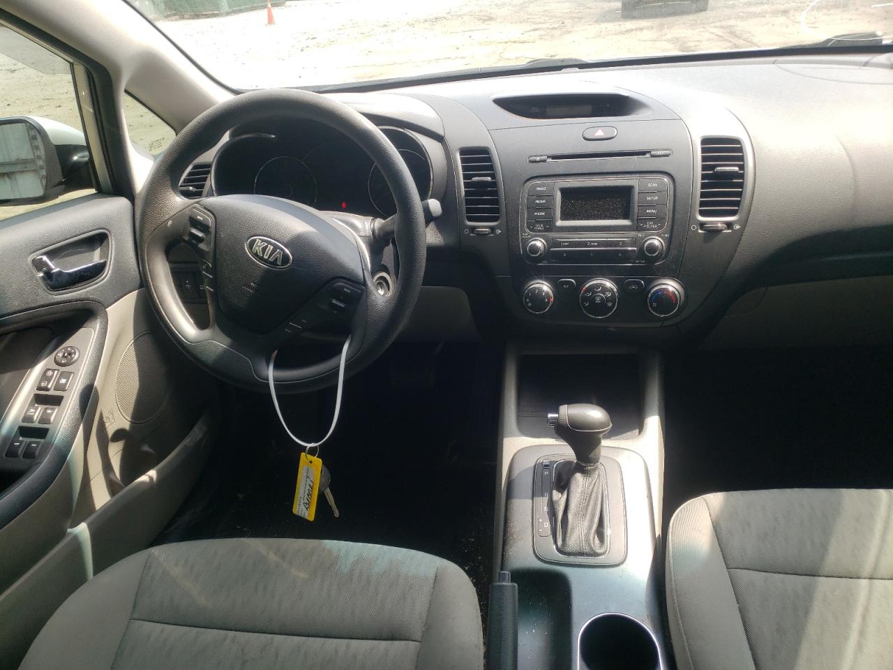 Photo 9 from auction – 2015 KIA FORTE LX with VIN KNAFK4A64F5297250