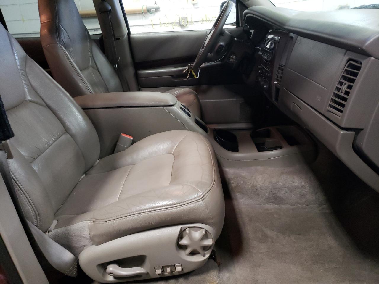 Photo 5 from auction – 2002 DODGE DURANGO SL with VIN 1B8HS58N92F128033