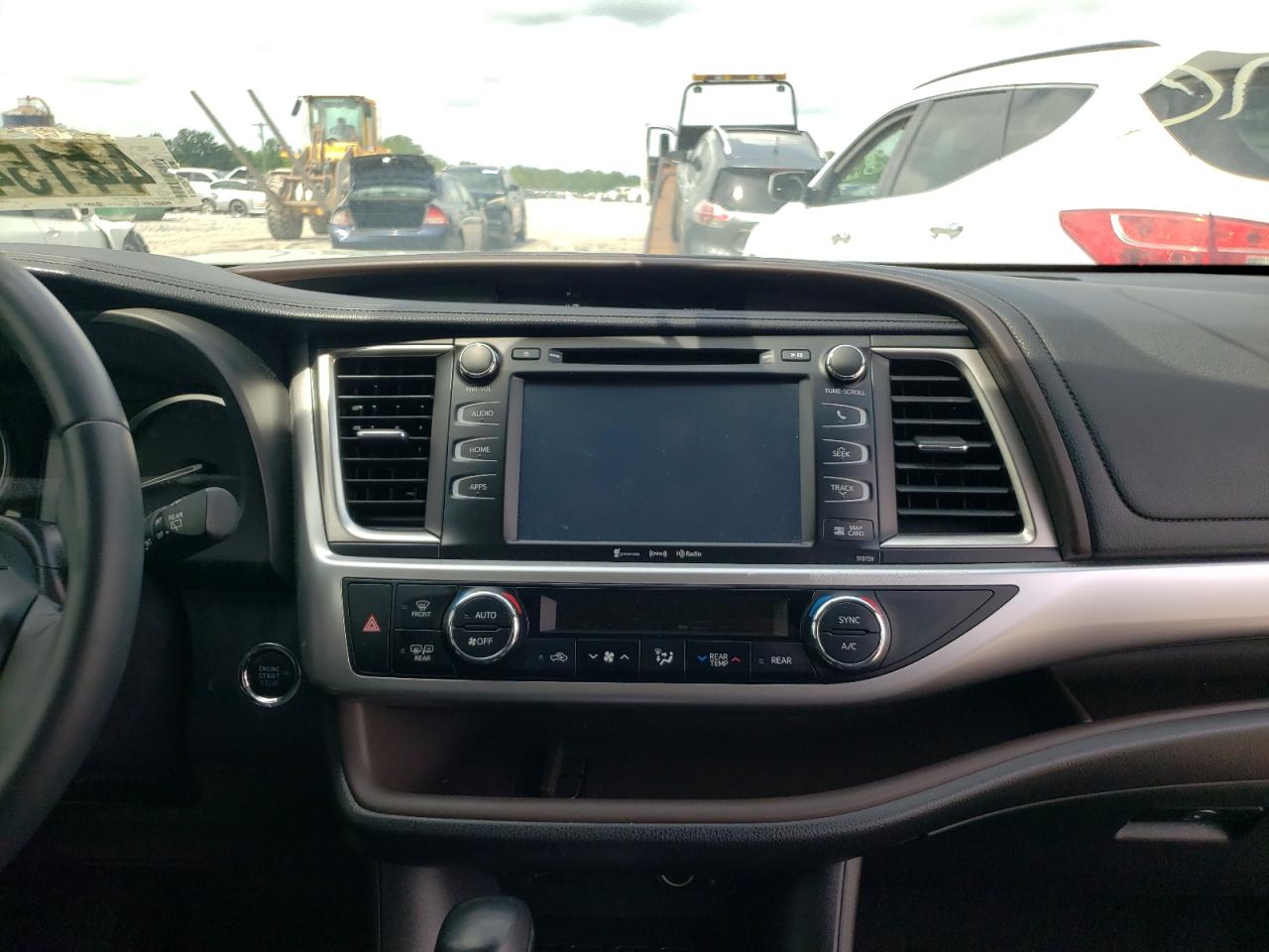 Photo 9 from auction – 2016 TOYOTA HIGHLANDER with VIN 5TDKKRFH5GS142145