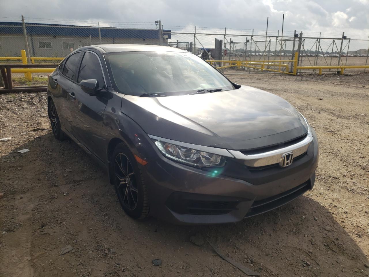 HONDA CIVIC 2017 with VIN 19XFC2F57HE042586 - Photo from auction