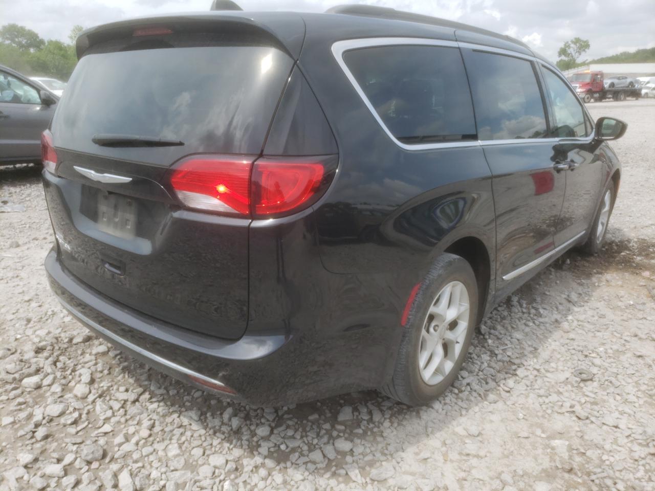 Photo 4 from auction – 2017 CHRYSLER PACIFICA T with VIN 2C4RC1BG4HR520721