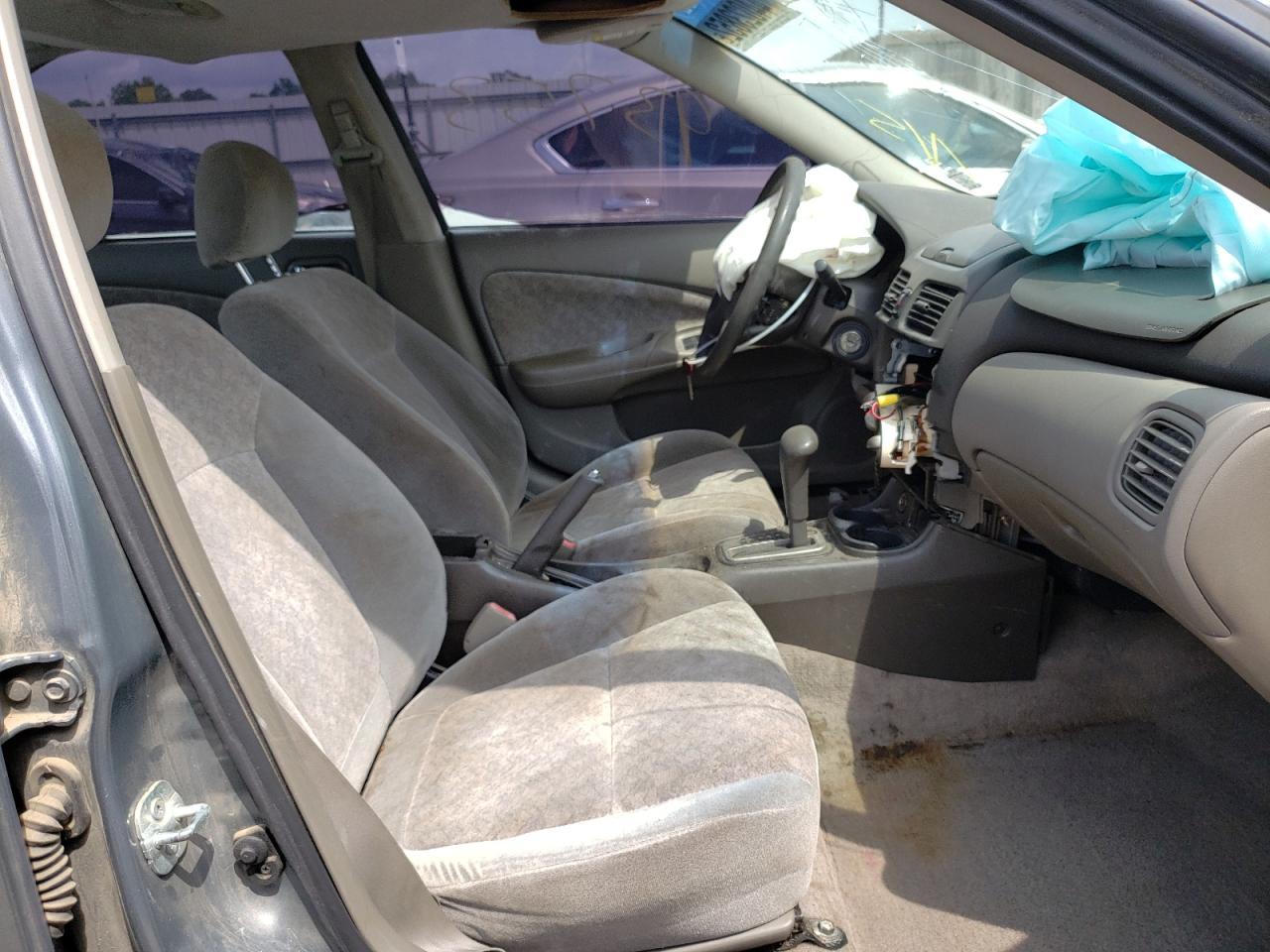 Photo 15 from auction – 2000 NISSAN SENTRA BAS with VIN 3N1CB51D2YL335168