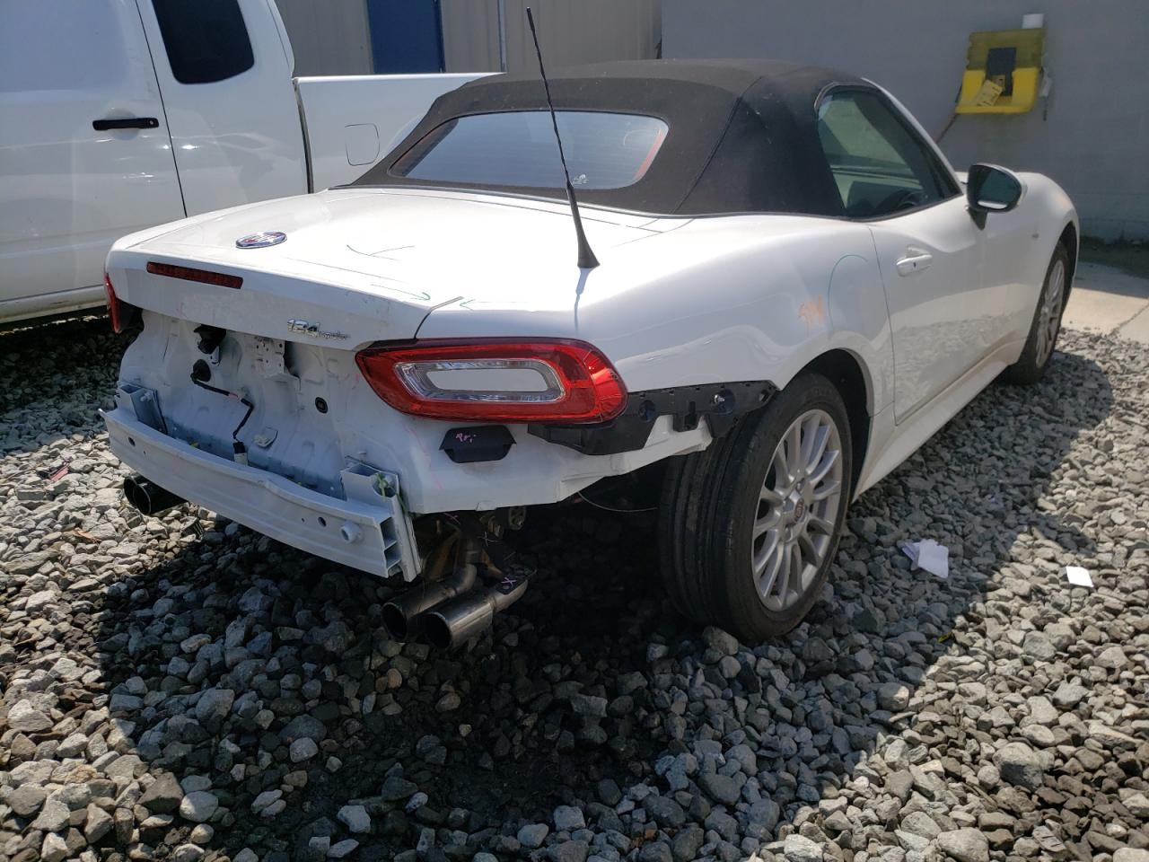 Photo 4 from auction – 2017 FIAT 124 SPIDER with VIN JC1NFAEK4H0102415