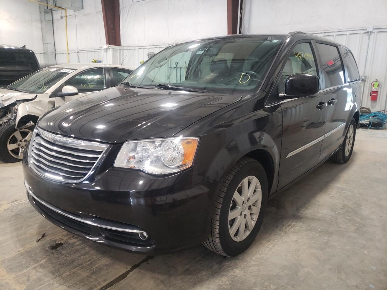 Photo 2 from auction – 2015 CHRYSLER TOWN & COU with VIN 2C4RC1BG2FR522058