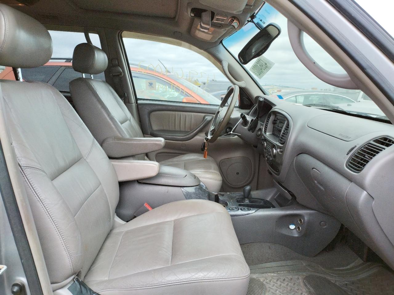 Photo 5 from auction – 2004 TOYOTA SEQUOIA LI with VIN 5TDBT48A94S221748