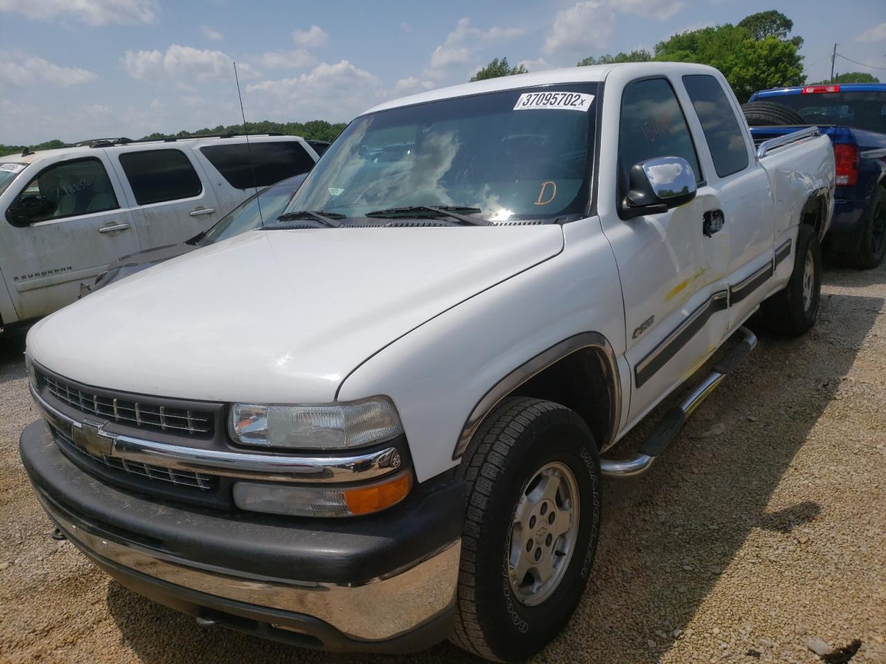 Photo 2 from auction – 2002 CHEVROLET SILVRDO LT with VIN 1GCEK19T82E263300