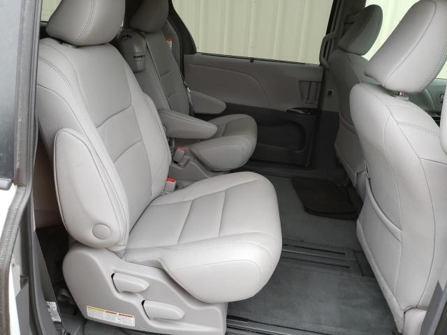 Photo 6 from auction – 2017 TOYOTA SIENNA XLE with VIN 5TDYZ3DC6HS871993