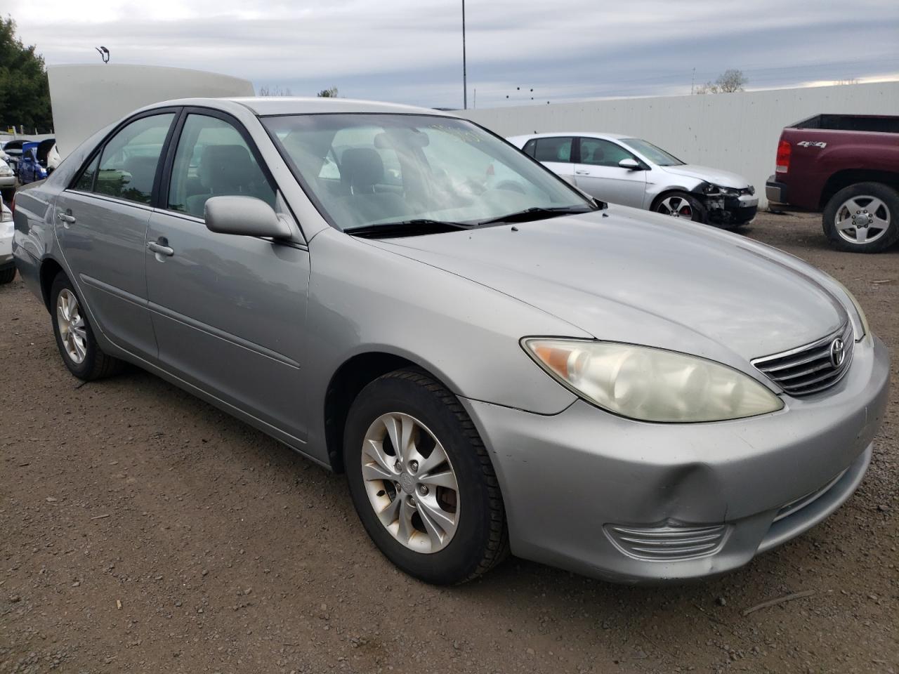 TOYOTA CAMRY LE 2005 with VIN 4T1BF30K85U607964 - Photo from auction