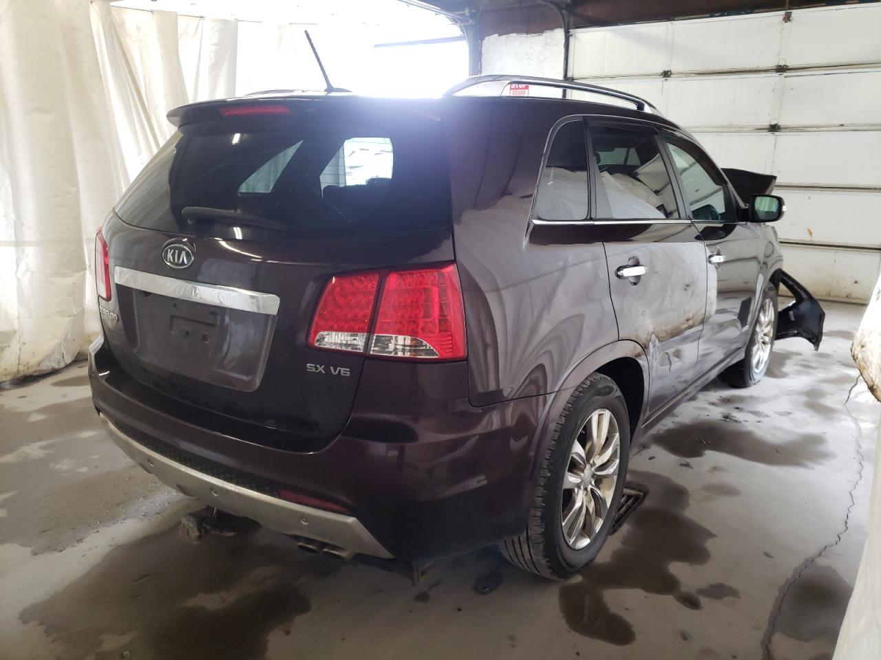 Photo 4 from auction – 2011 KIA SORENTO SX with VIN 5XYKWDA24BG100243