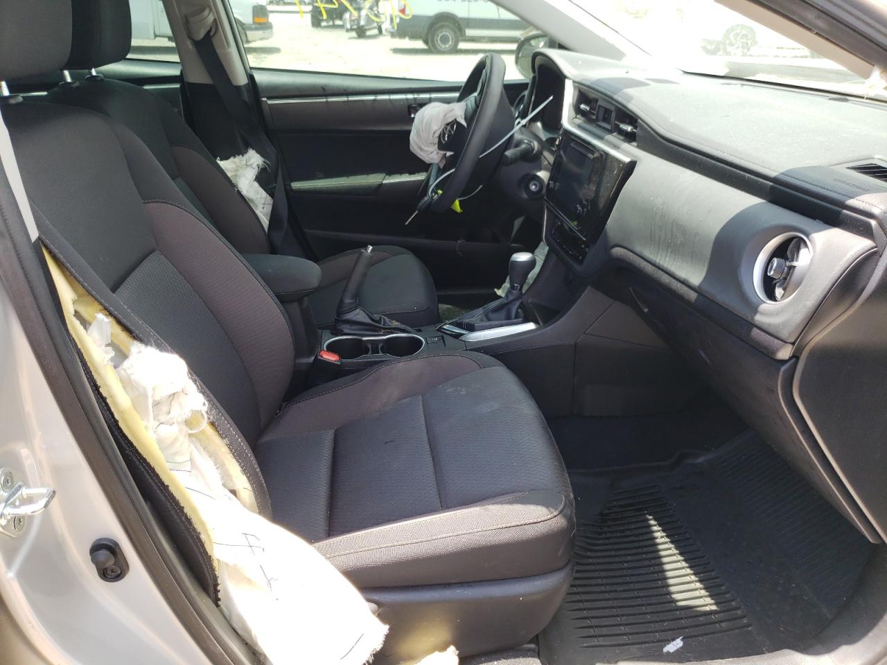 Photo 5 from auction – 2018 TOYOTA COROLLA L with VIN 5YFBURHE1JP745011