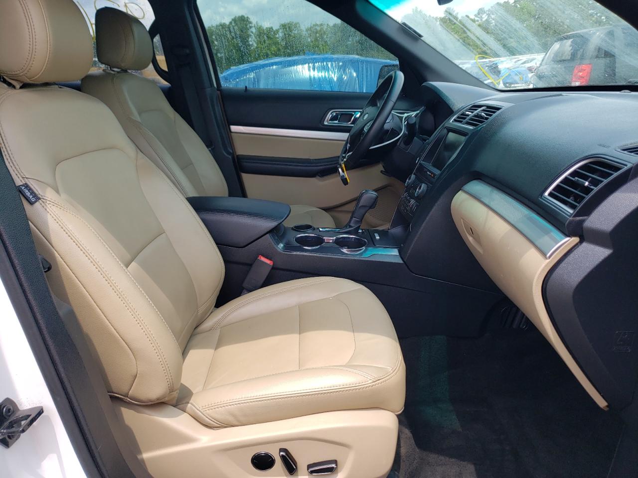 Photo 5 from auction – 2016 FORD EXPLORER X with VIN 1FM5K7D84GGB01614