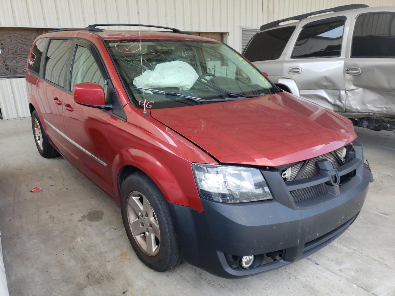 DODGE GRAND CARA 2010 with VIN 2D4RN5D1XAR102151 - Photo from auction