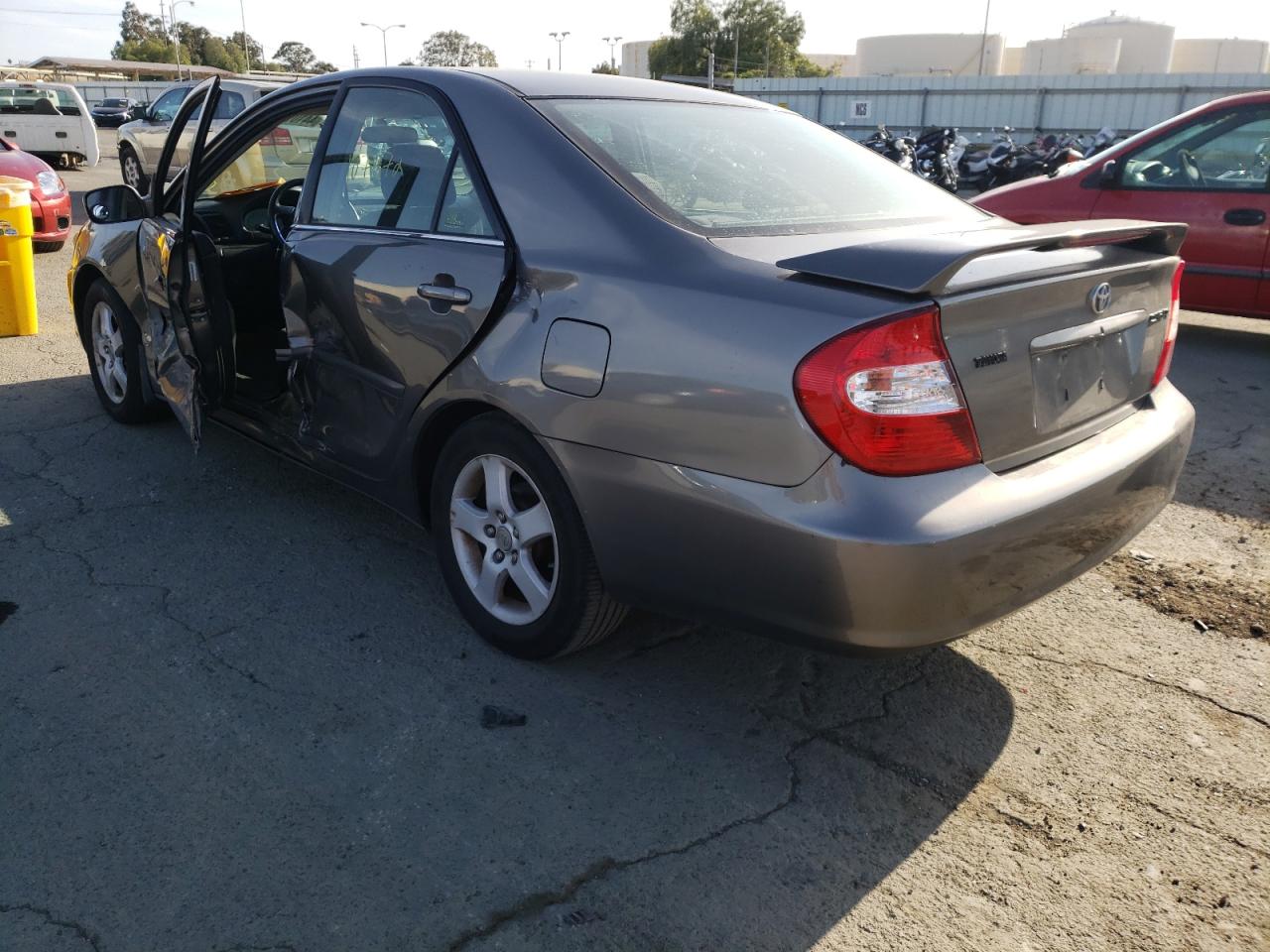 Photo 3 from auction – 2003 TOYOTA CAMRY LE with VIN 4T1BE32K53U748388