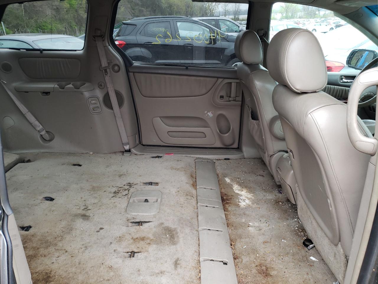 Photo 6 from auction – 2005 TOYOTA SIENNA XLE with VIN 5TDBA22C95S036444