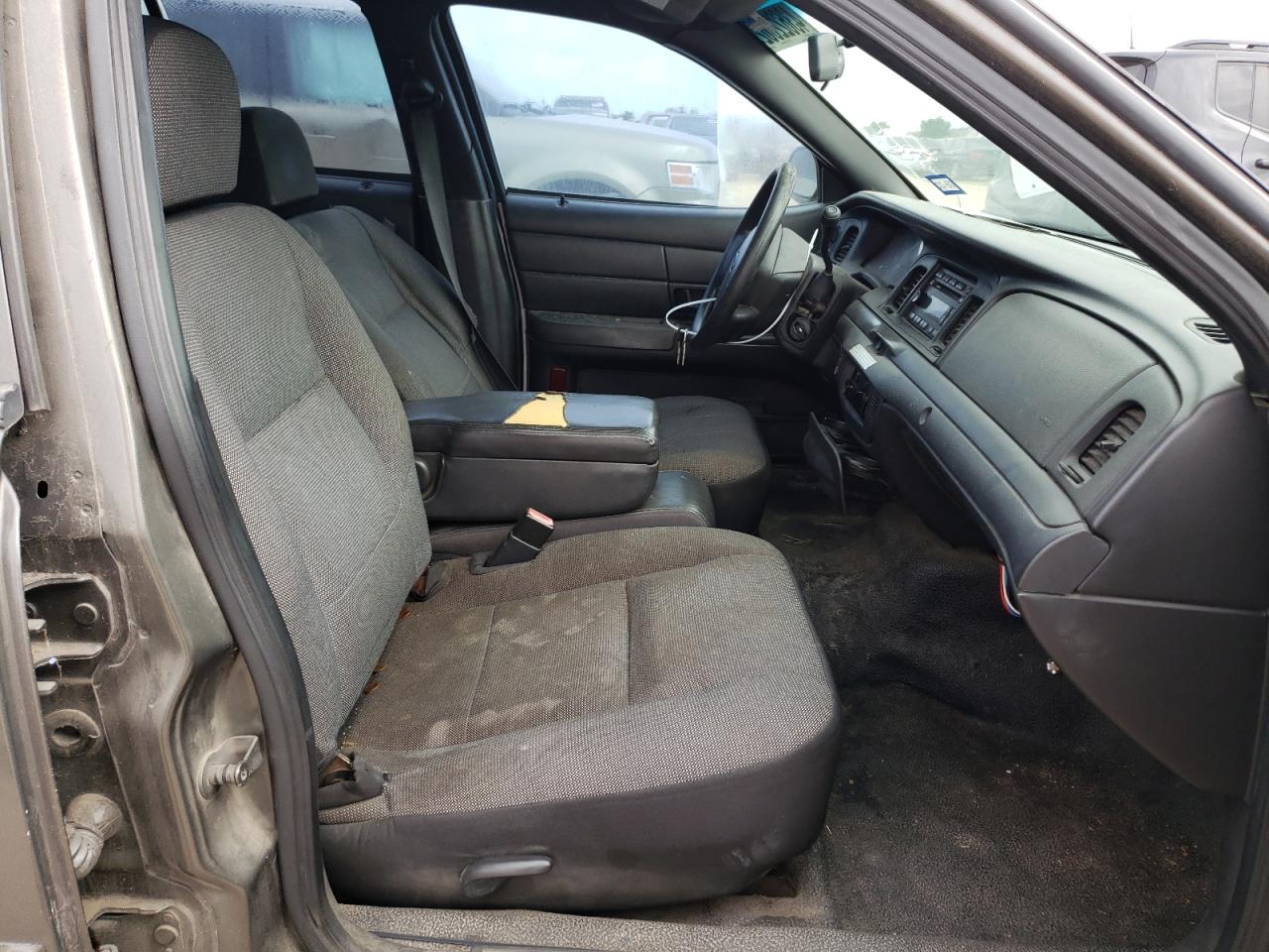 Photo 5 from auction – 2007 FORD CROWN VICT with VIN 2FAHP71WX7X153397