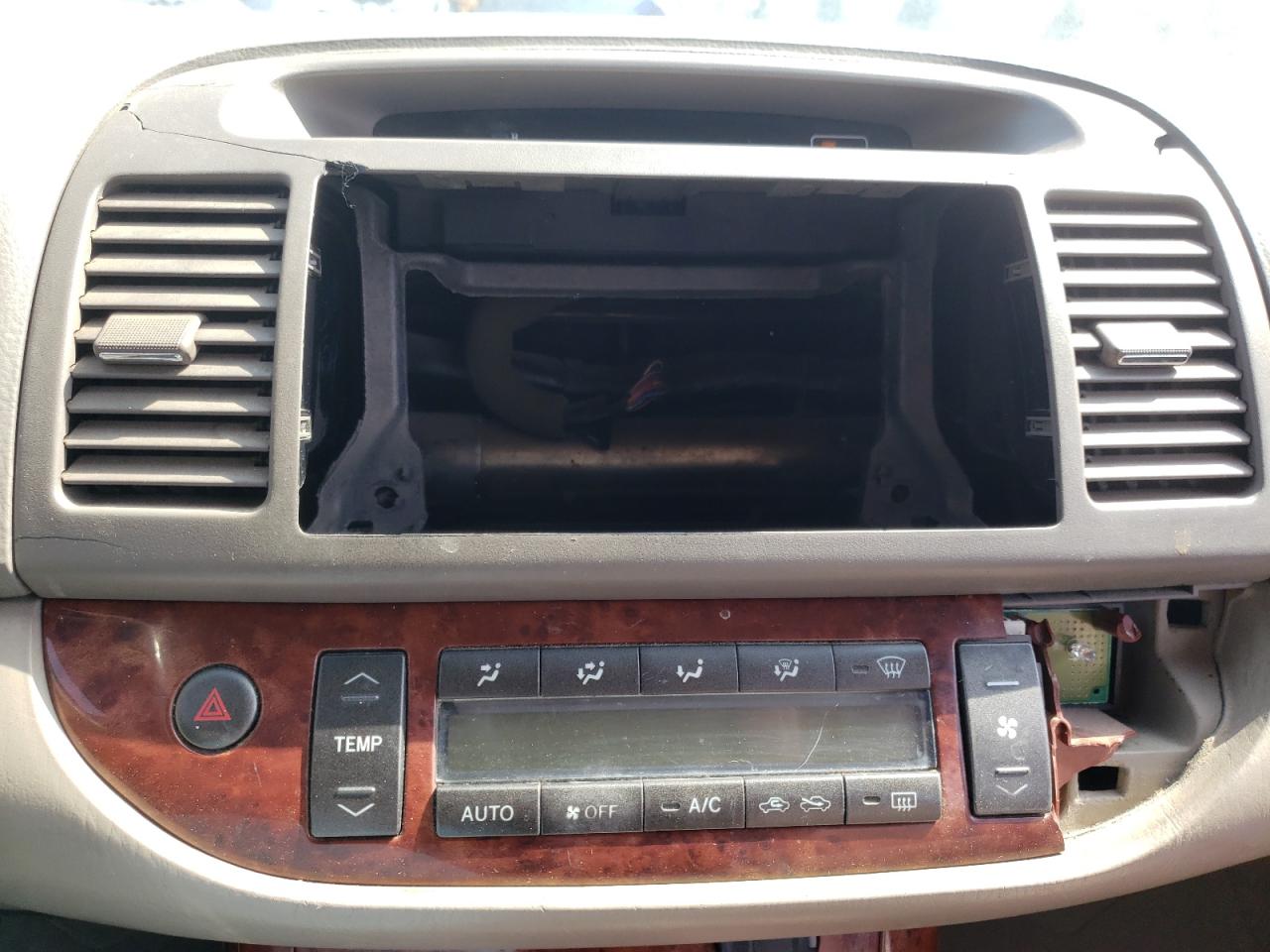 Photo 9 from auction – 2005 TOYOTA CAMRY LE with VIN 4T1BF32K55U102607