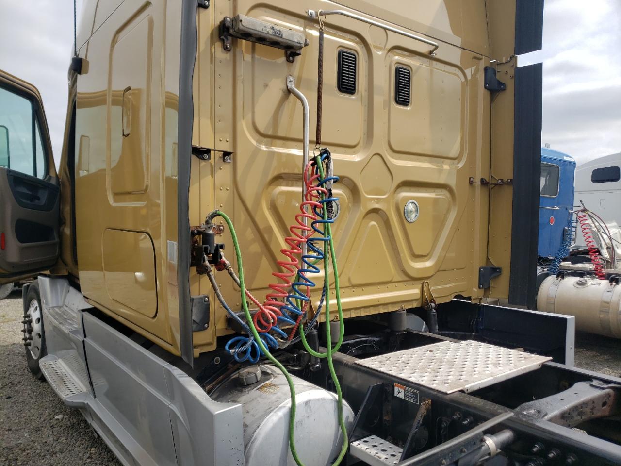 Photo 9 from auction – 2015 FREIGHTLINER CASCADIA 1 with VIN 3AKJGLD5XFSGM0151