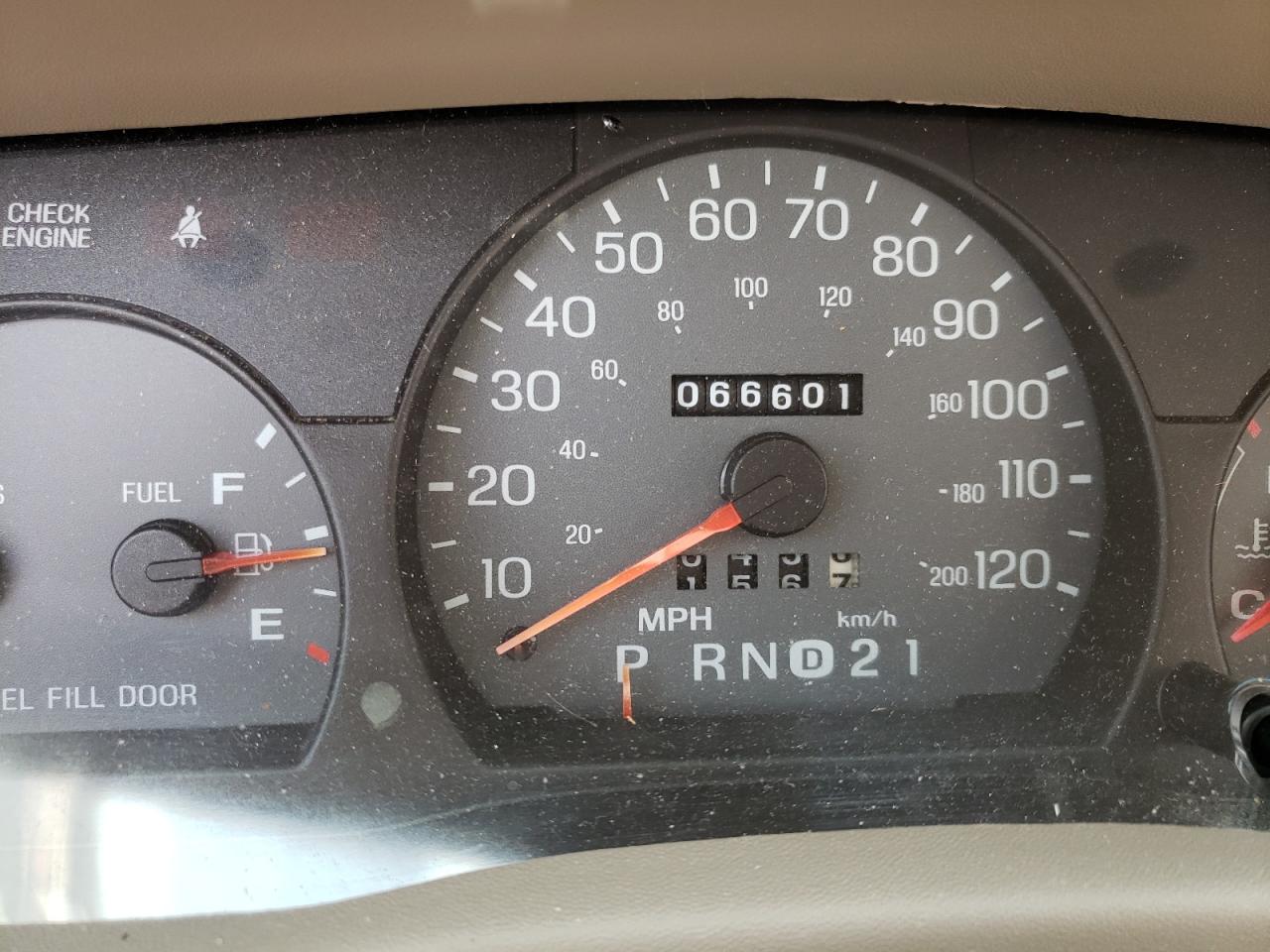 Photo 17 from auction – 2004 MERCURY GRAND MARQ with VIN 2MEFM74W84X687434