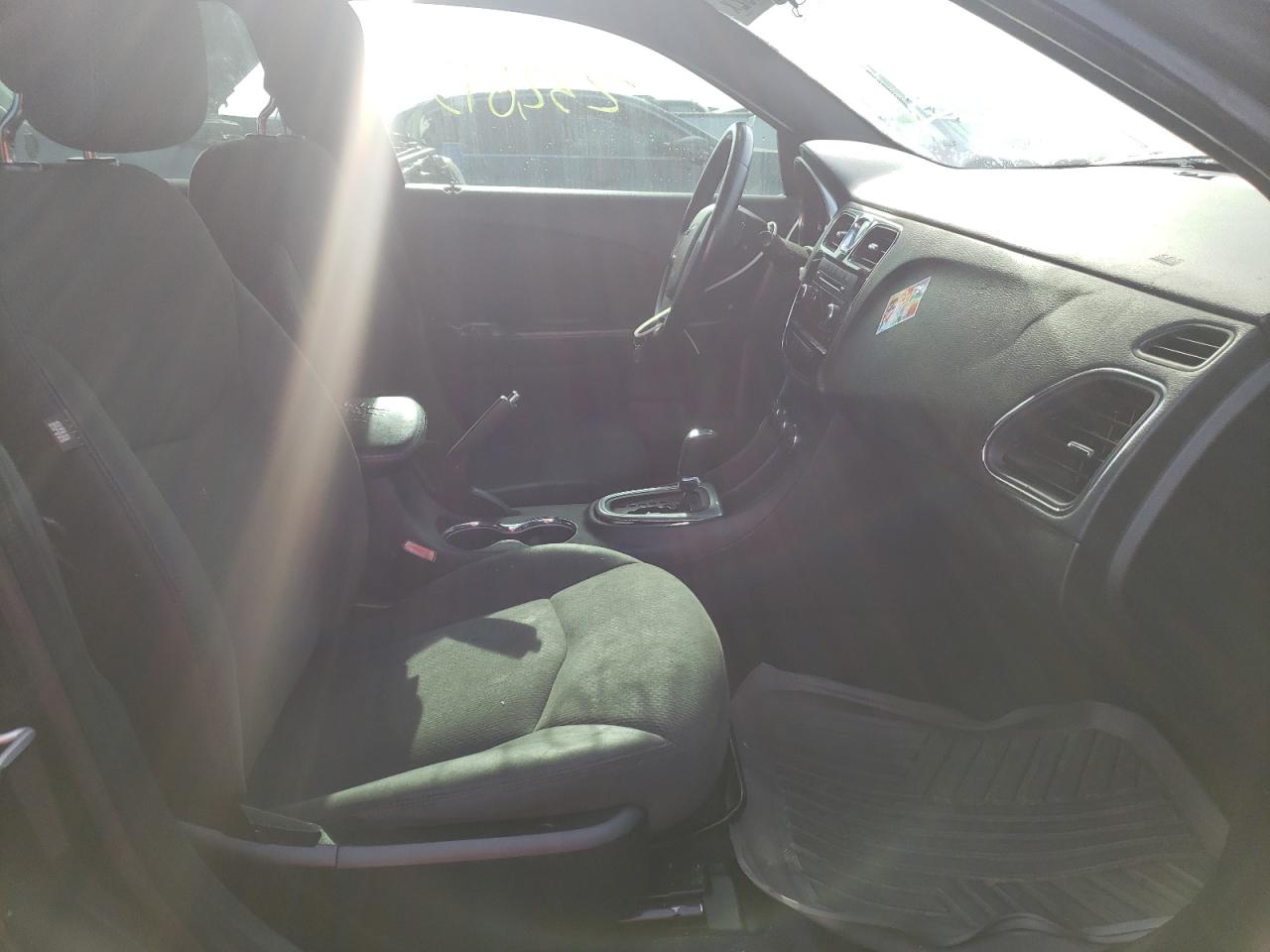Photo 5 from auction – 2012 CHRYSLER 200 TOURIN with VIN 1C3CCBBB7CN166767