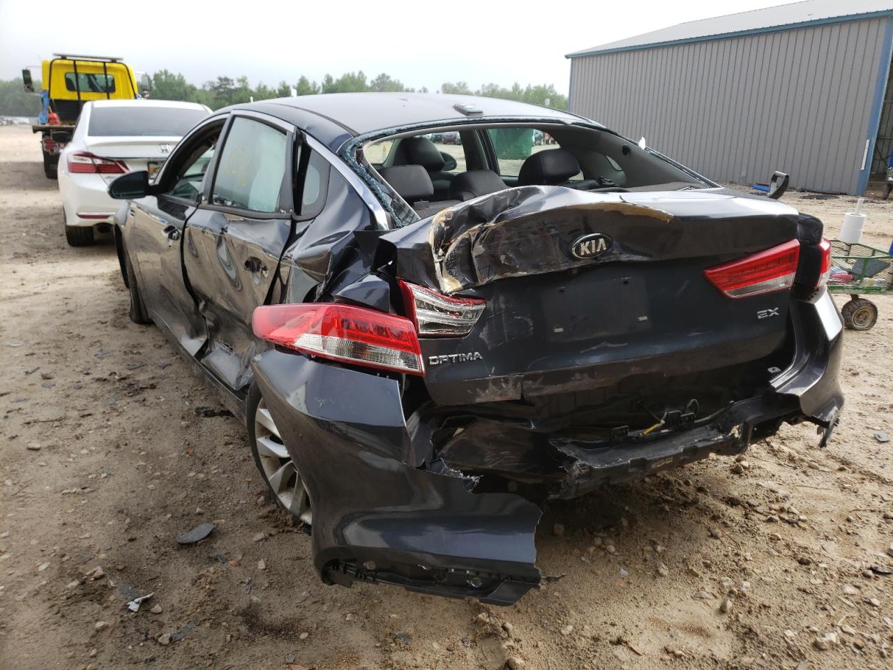 Photo 3 from auction – 2017 KIA OPTIMA EX with VIN 5XXGU4L32HG126645
