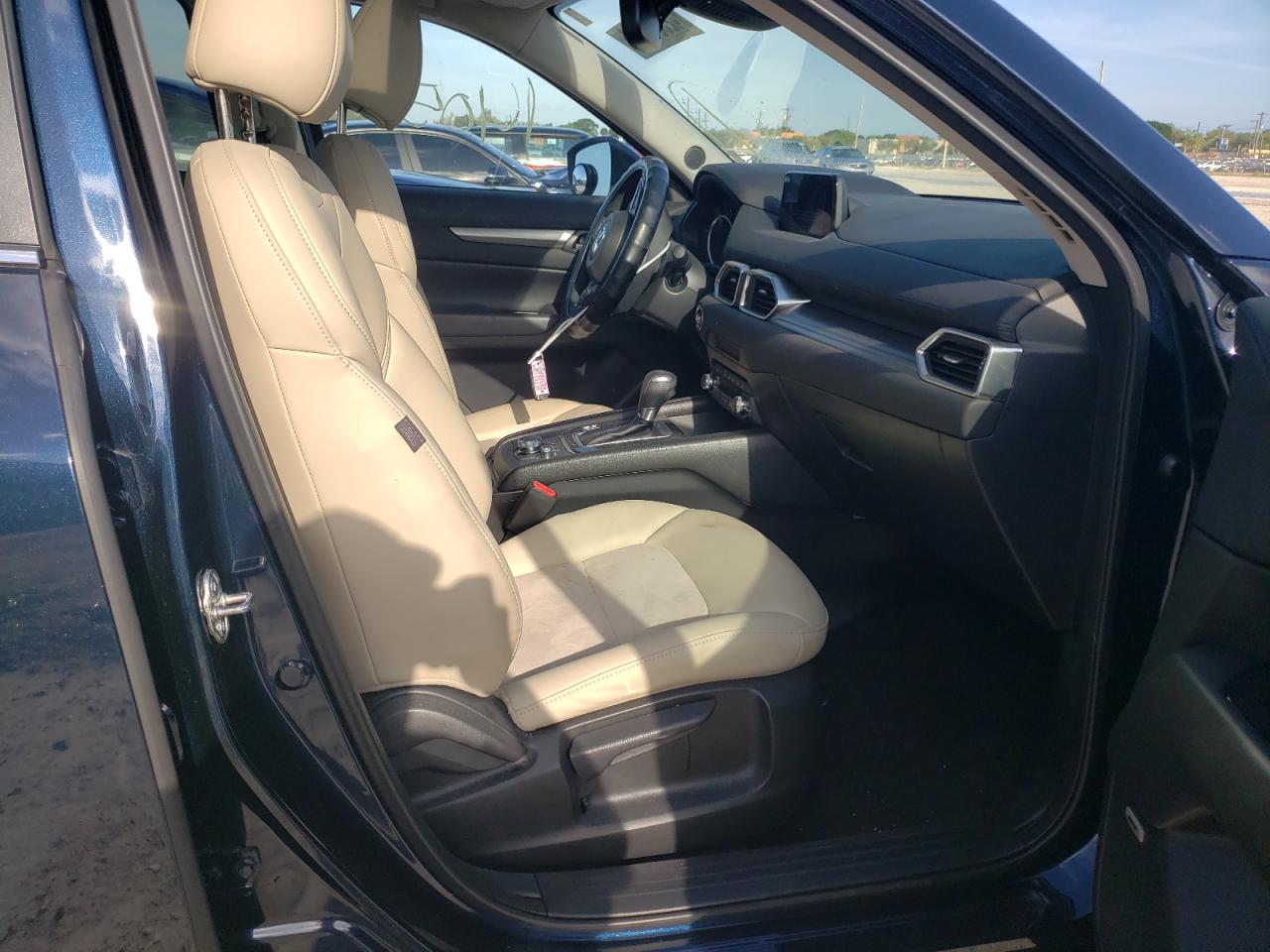 Photo 5 from auction – 2019 MAZDA CX-5 TOURI with VIN JM3KFACM7K0617708