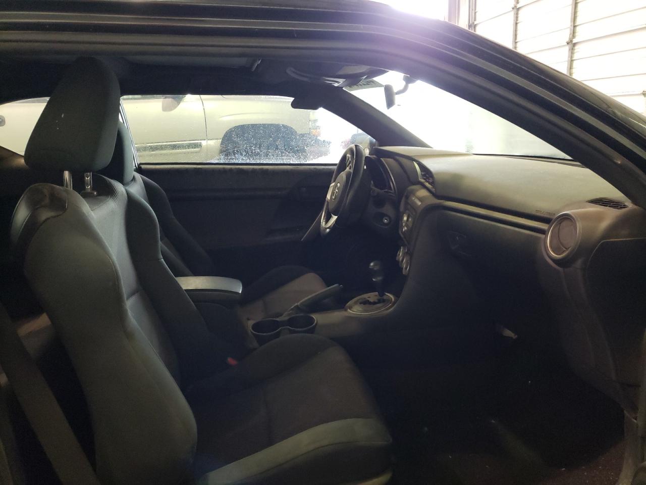 Photo 5 from auction – 2011 TOYOTA SCION TC with VIN JTKJF5C7XB3012577