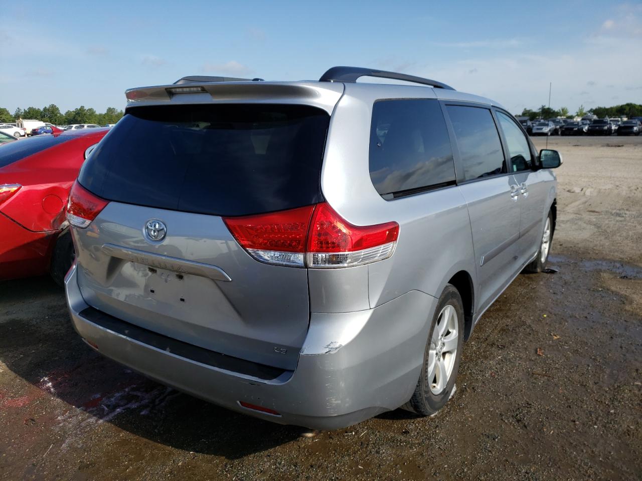 Photo 4 from auction – 2014 TOYOTA SIENNA LE with VIN 5TDKK3DC4ES469959