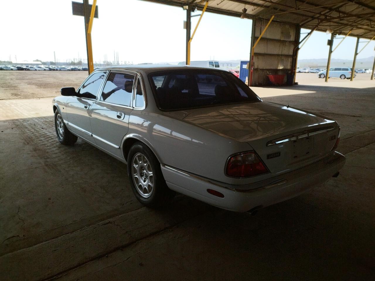 Photo 3 from auction – 2000 JAGUAR XJ8 with VIN SAJDA14C9YLF16560