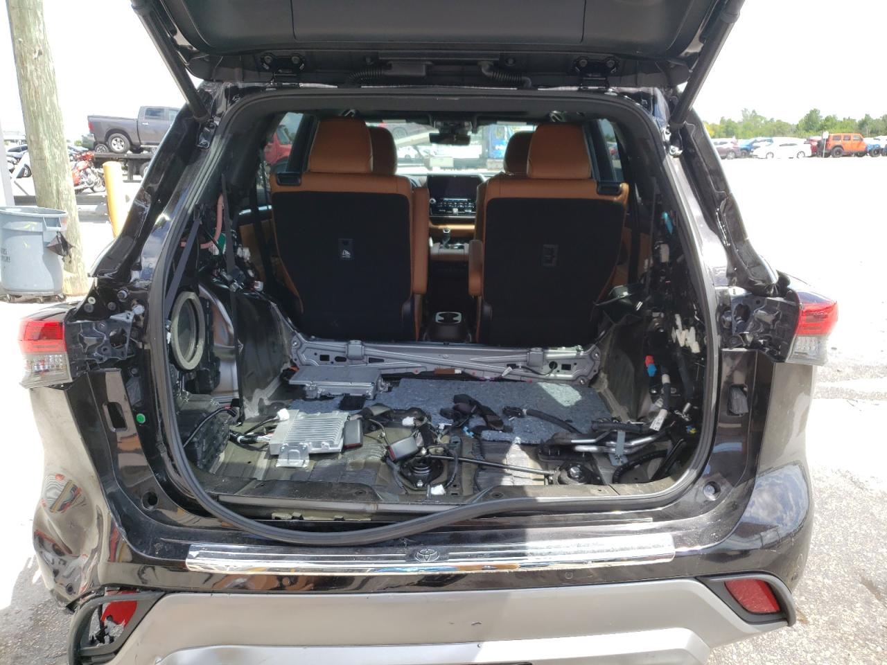 Photo 9 from auction – 2020 TOYOTA HIGHLANDER with VIN 5TDFARAH2LS001068