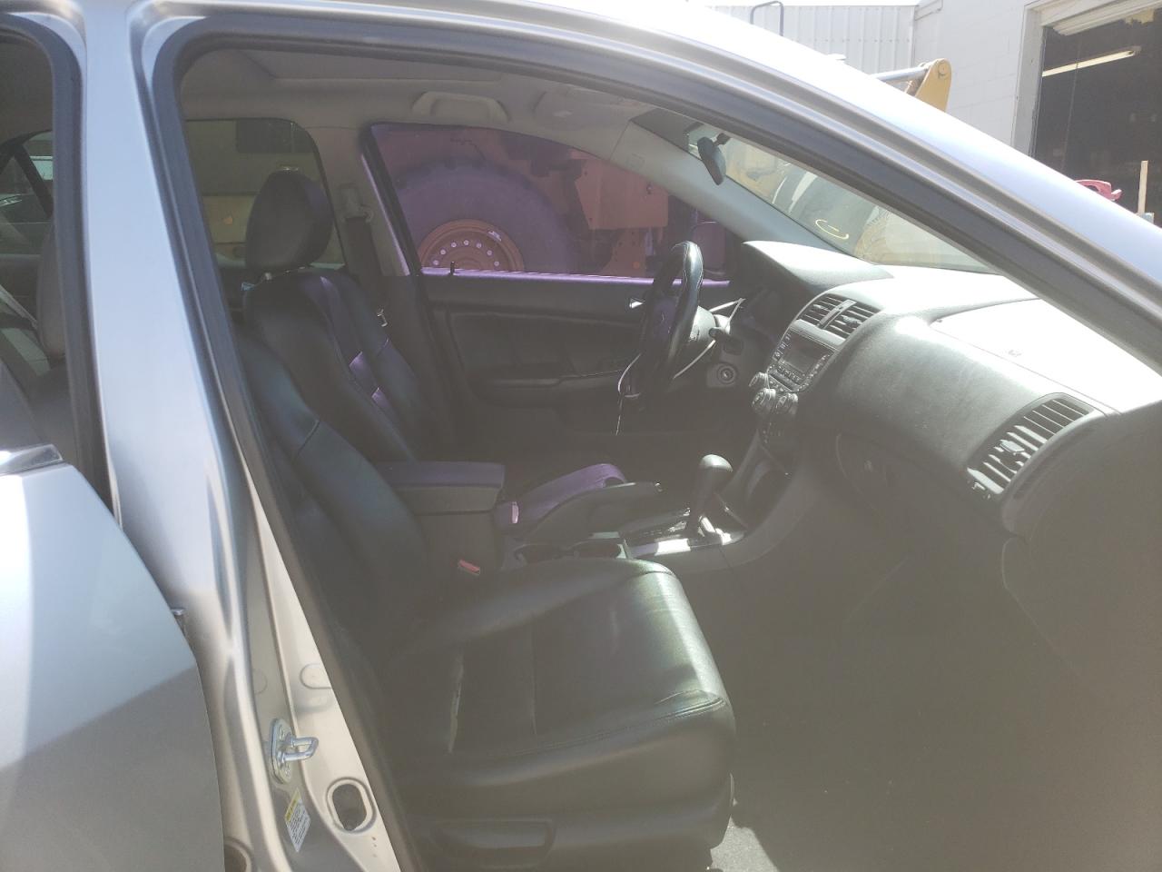 Photo 5 from auction – 2005 HONDA ACCORD EX with VIN JHMCM56825C003353
