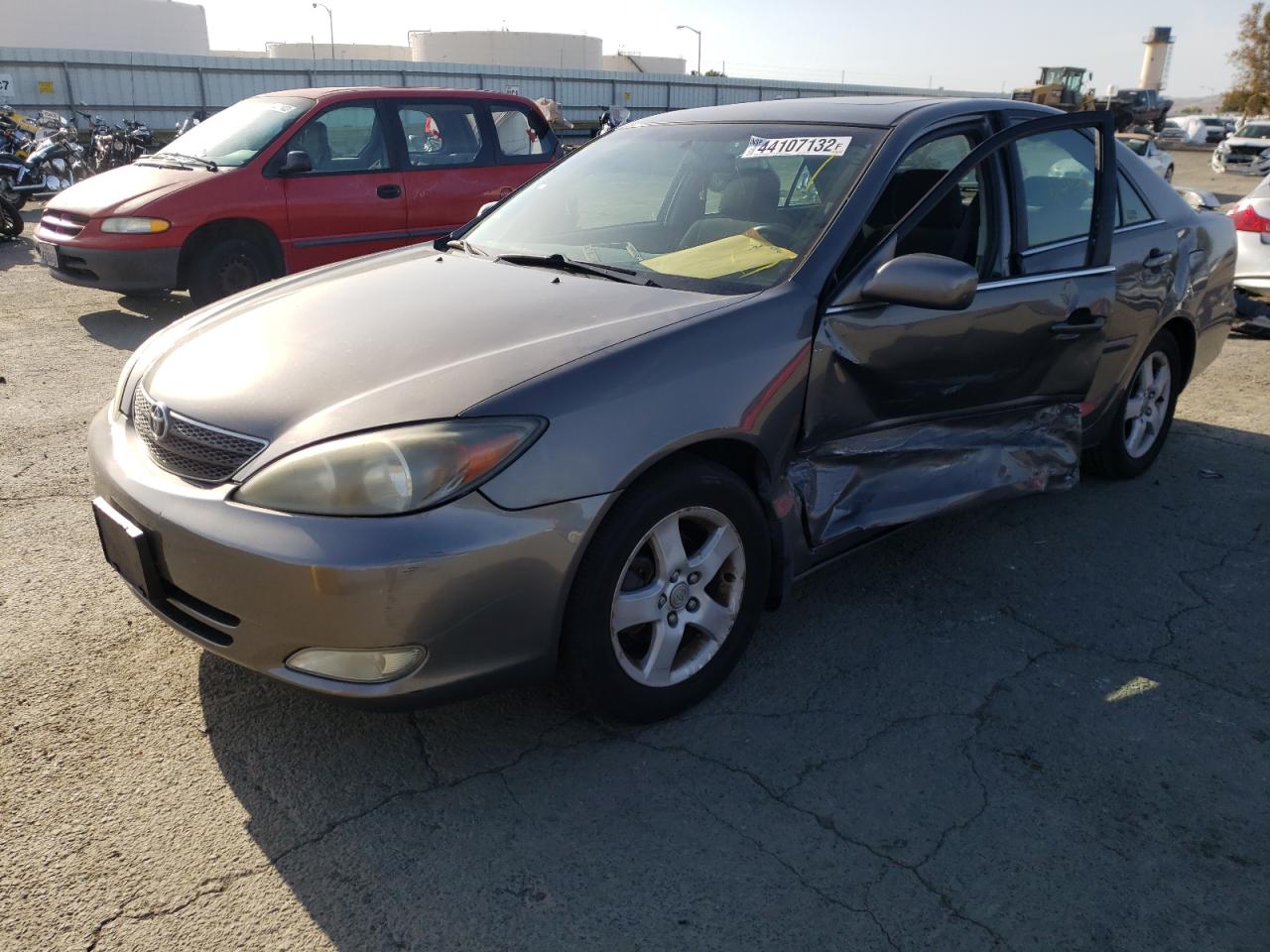 Photo 2 from auction – 2003 TOYOTA CAMRY LE with VIN 4T1BE32K53U748388