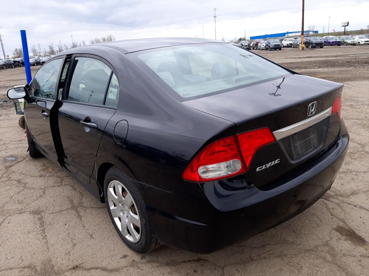 Photo 3 from auction – 2010 HONDA CIVIC LX with VIN 19XFA1F57AE009402