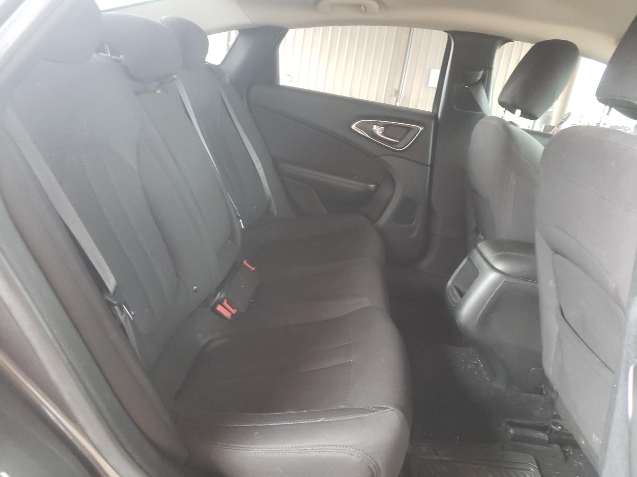 Photo 6 from auction – 2015 CHRYSLER 200 LIMITE with VIN 1C3CCCAB5FN573983