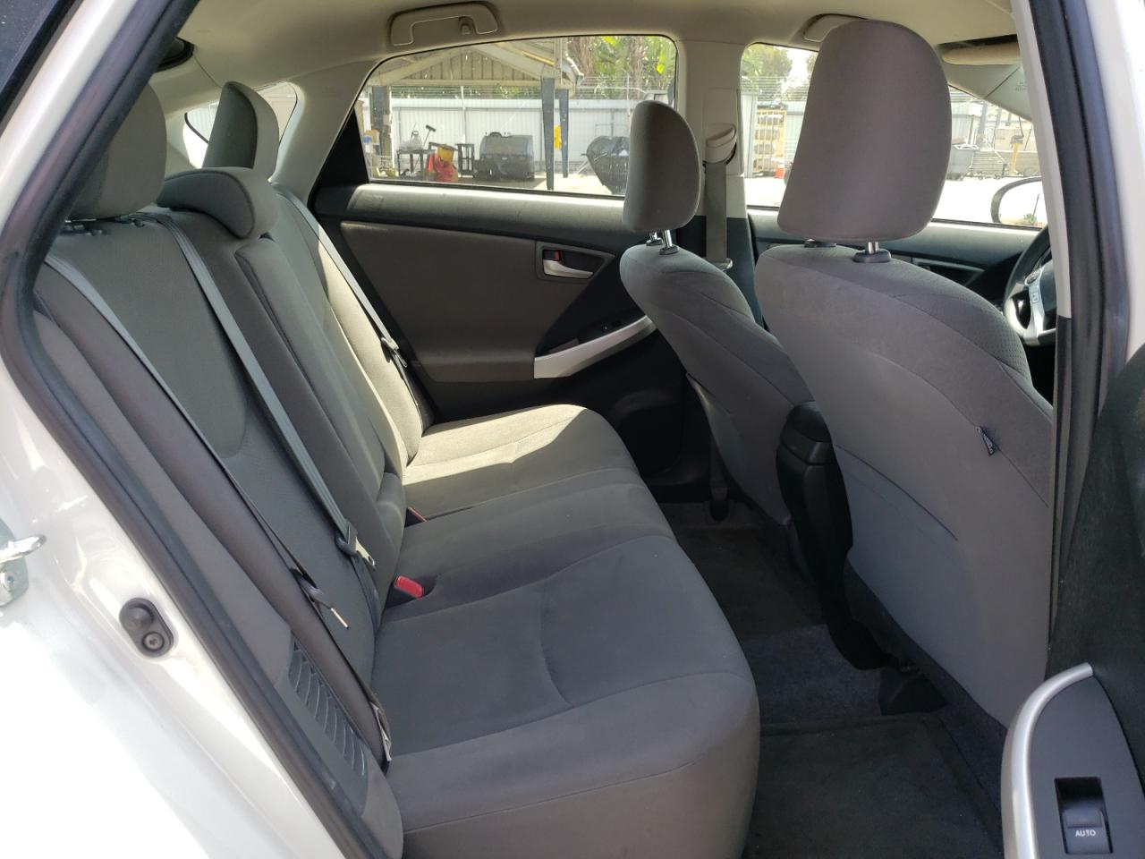 Photo 6 from auction – 2014 TOYOTA PRIUS with VIN JTDKN3DU4E1771099