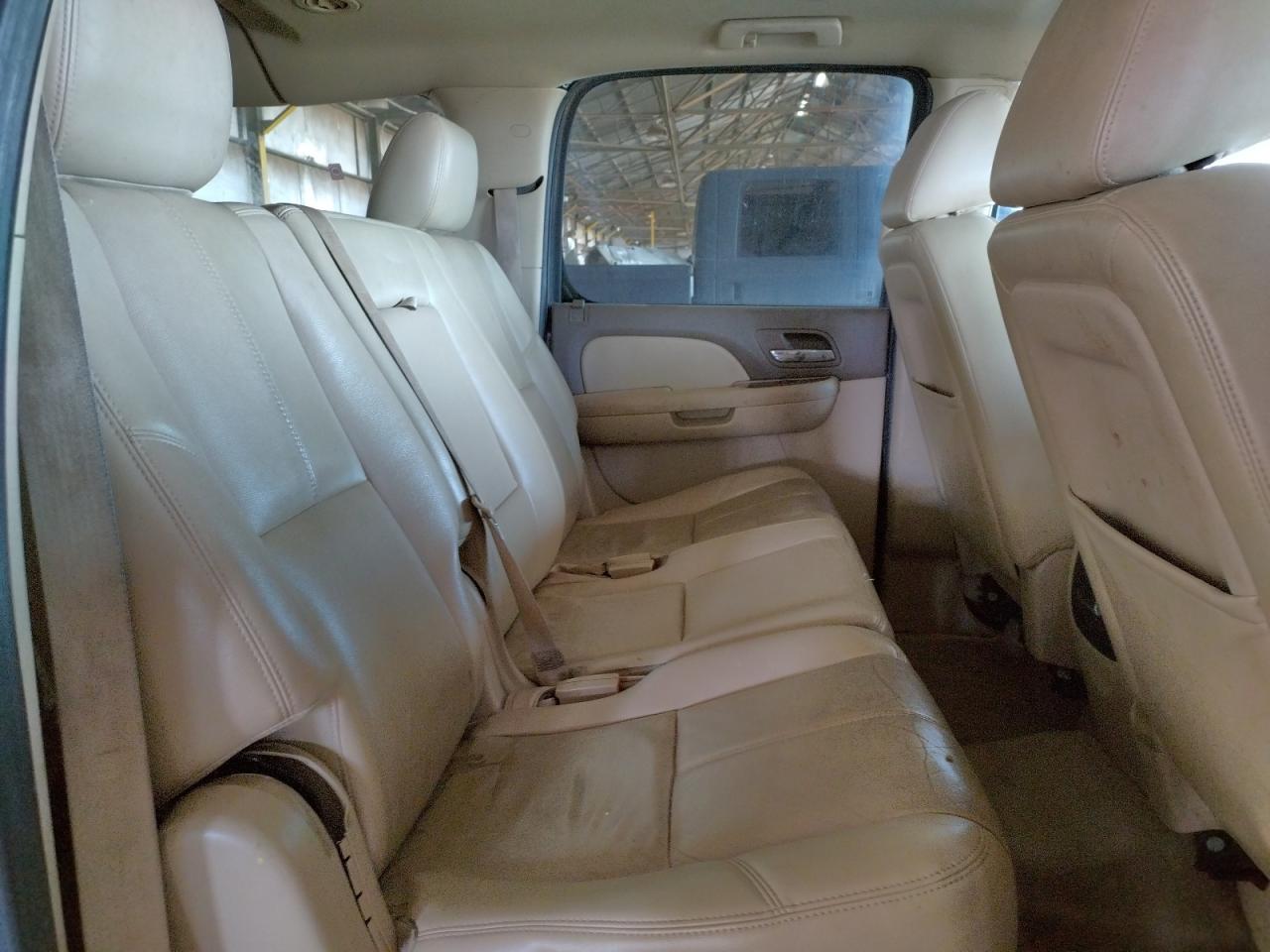 Photo 6 from auction – 2011 CHEVROLET SUBURBAN C with VIN 1GNSCJE00BR389890
