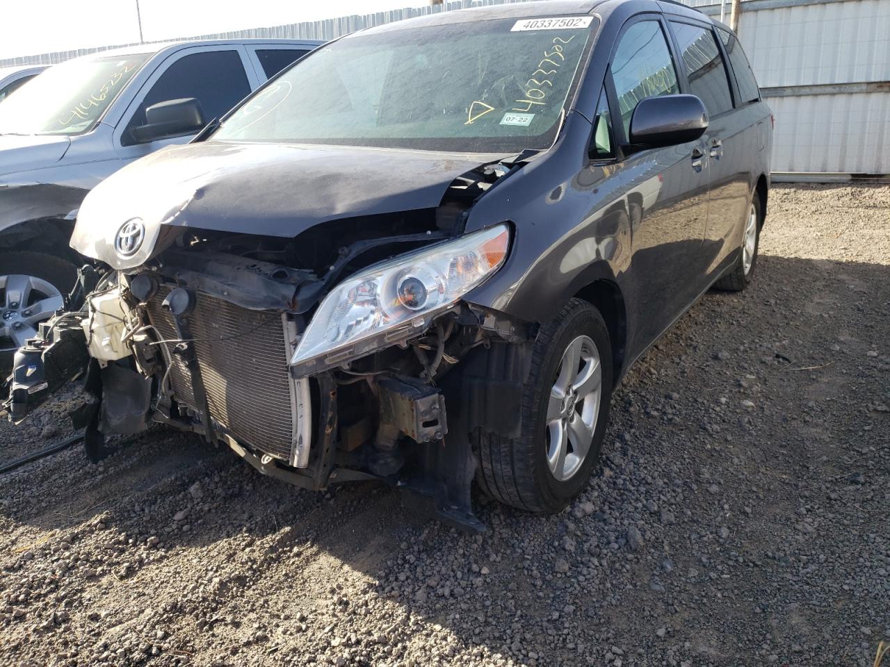 Photo 2 from auction – 2015 TOYOTA SIENNA LE with VIN 5TDKK3DC9FS620828